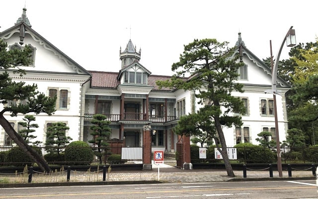 県政記念館外観