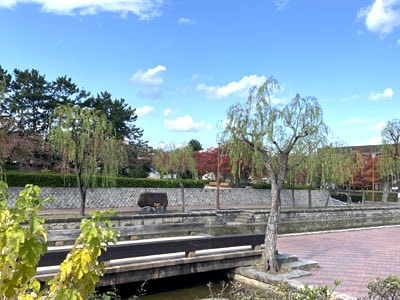 レプリカの脇にある案内版